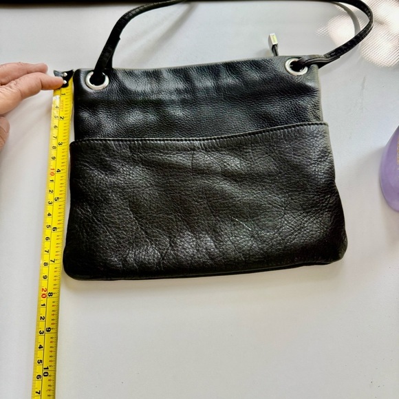 Margot Black Pebbled Leather Crossbody Bag with Sleek Design - Picture 4 of 5